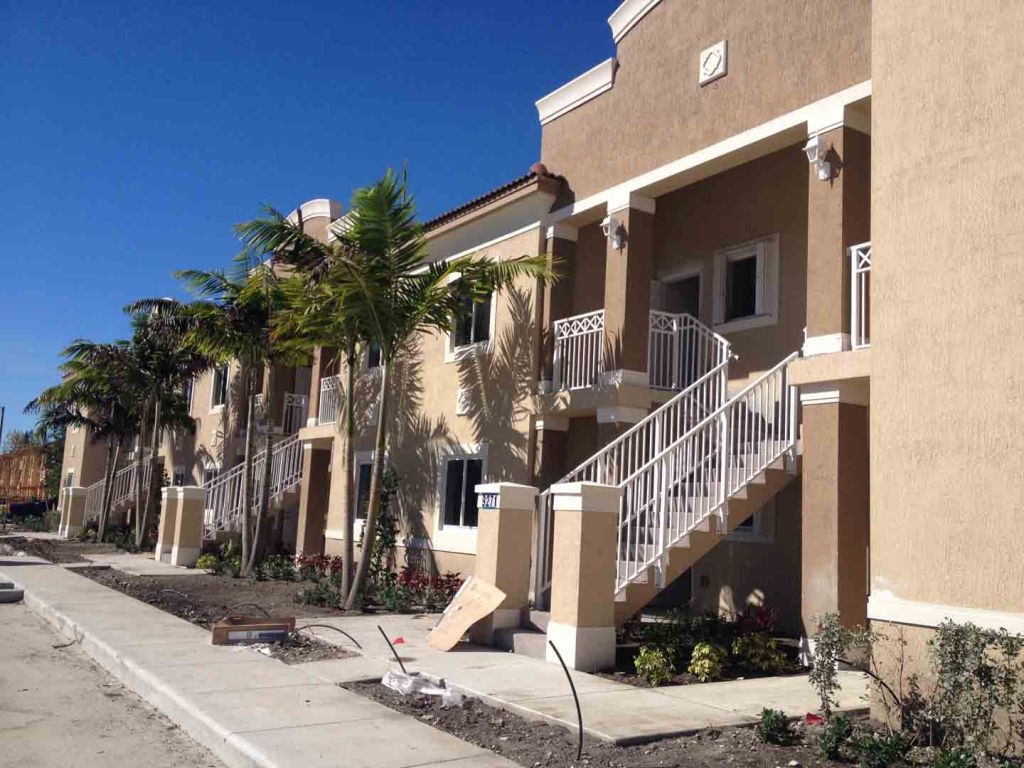 Coral Palms-Las Palmas